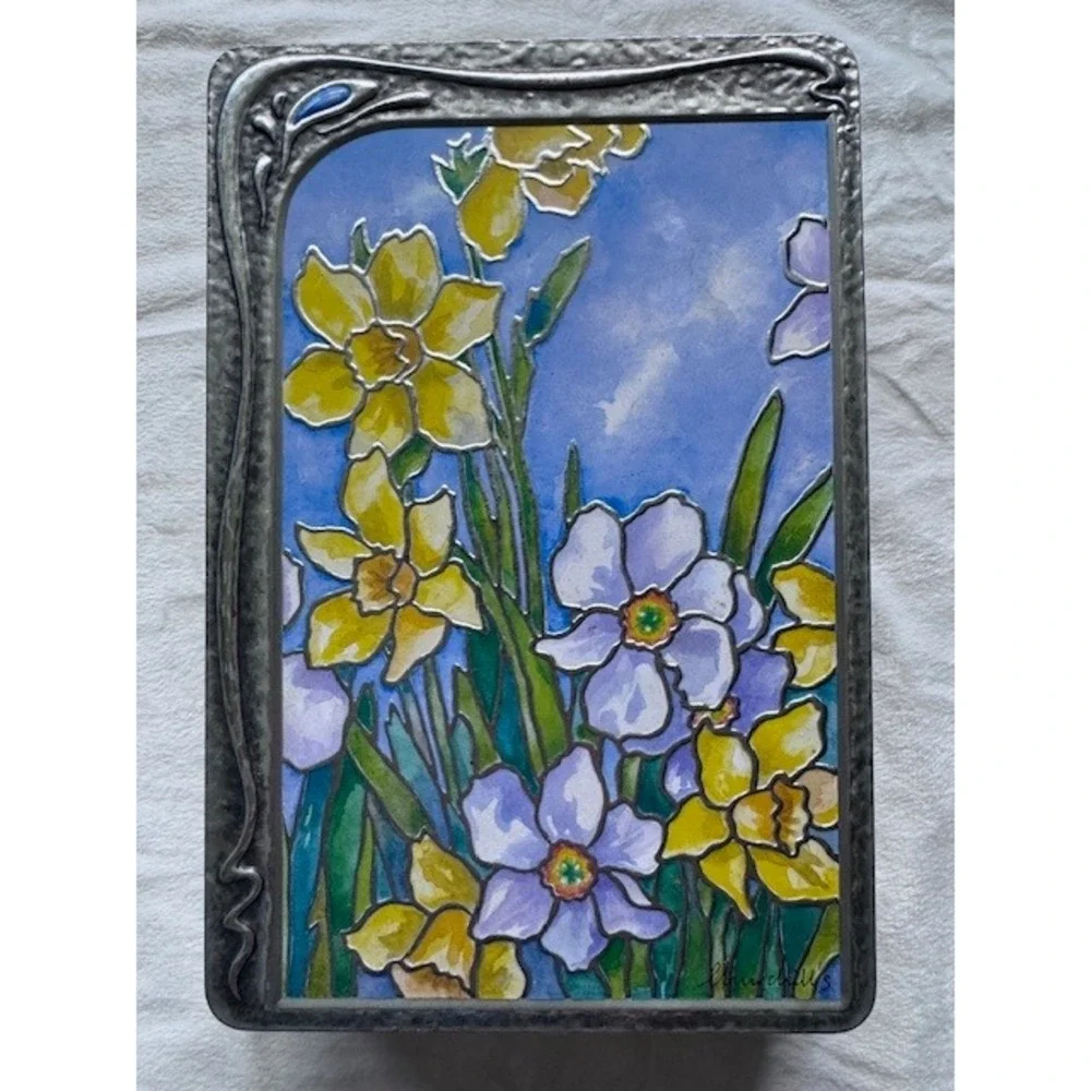 Churchills Confectionery Daffodils Tin Art Nouveau Keepsake Box Made in UK
